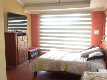 Venta amplia Casa de 5 dormitorios Urbanización UTE sector Calderón