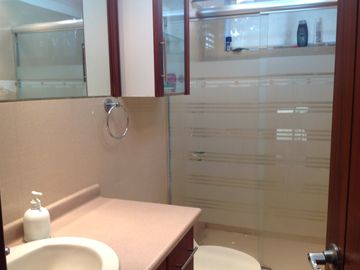Venta amplia Casa de 5 dormitorios Urbanización UTE sector Calderón