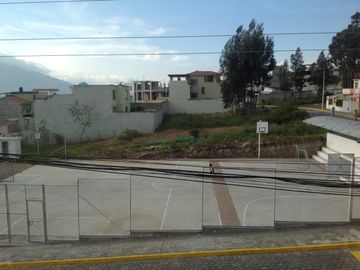 Venta amplia Casa de 5 dormitorios Urbanización UTE sector Calderón