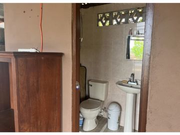 FINCA CON CASA DE 2 PISO / CAPIRA / 38 HECTAREA / RIO Y OJO DE AGUA