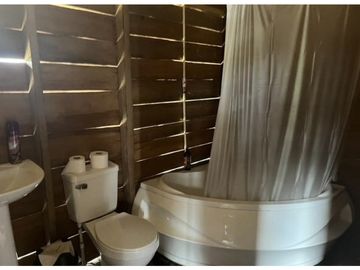 FINCA CON CASA DE 2 PISO / CAPIRA / 38 HECTAREA / RIO Y OJO DE AGUA