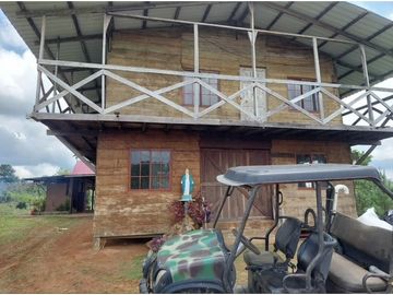 FINCA CON CASA DE 2 PISO / CAPIRA / 38 HECTAREA / RIO Y OJO DE AGUA