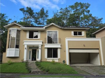 CLAYTON / EMBASSY GARDENS / DOS NIVELES / BALCON / 3 HABITACION