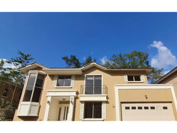 CLAYTON / EMBASSY GARDENS / DOS NIVELES / BALCON / 3 HABITACION