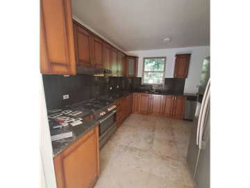 CLAYTON / EMBASSY GARDENS / DOS NIVELES / BALCON / 3 HABITACION