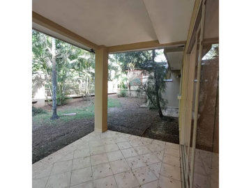 CLAYTON / EMBASSY GARDENS / DOS NIVELES / BALCON / 3 HABITACION