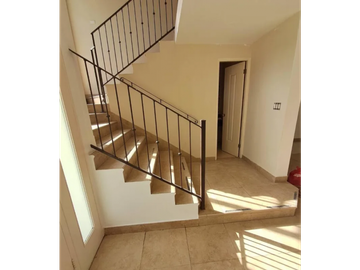 CLAYTON / EMBASSY GARDENS / DOS NIVELES / BALCON / 3 HABITACION