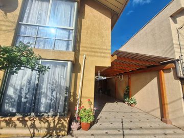 SE VENDE GRAN CASA EN MAIPÚ