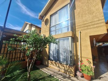 SE VENDE GRAN CASA EN MAIPÚ