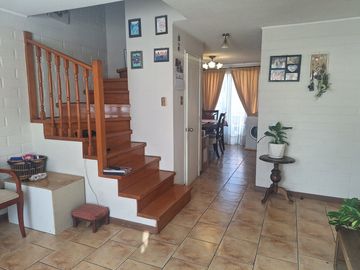 SE VENDE GRAN CASA EN MAIPÚ