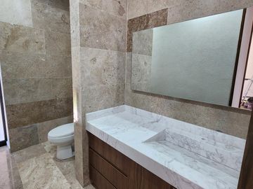 Casa en Venta en Club de Golf Altozano