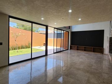Casa en Venta en Club de Golf Altozano