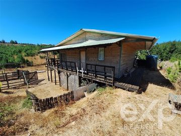 Casa en Venta en Vende sitio 5000 m2 casa 56 m2 Pichilemu