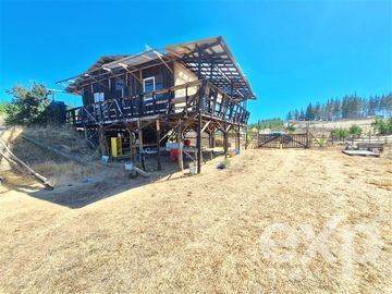 Casa en Venta en Vende sitio 5000 m2 casa 56 m2 Pichilemu