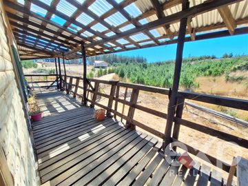 Casa en Venta en Vende sitio 5000 m2 casa 56 m2 Pichilemu