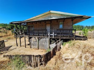 Casa en Venta en Vende sitio 5000 m2 casa 56 m2 Pichilemu