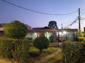 Casa en Venta en Casa esquina 3D 2B excelente ubicación, Walker Martínez, La Florida