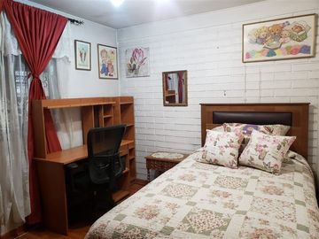 Casa en Venta en Casa esquina 3D 2B excelente ubicación, Walker Martínez, La Florida