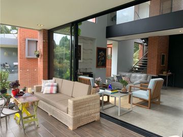Venta de Hermosa Casa Alto de Palmas Unitas Cerrada Via Aeropuerto