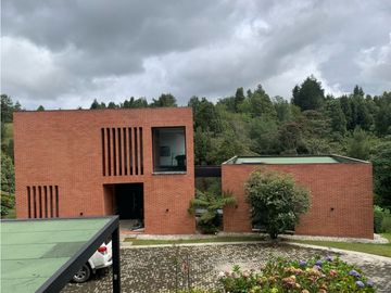 Venta de Hermosa Casa Alto de Palmas Unitas Cerrada Via Aeropuerto