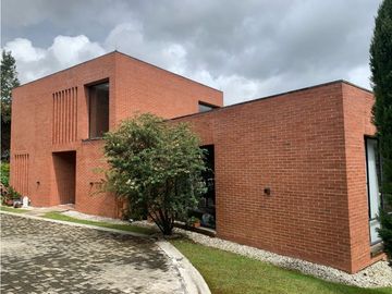 Venta de Hermosa Casa Alto de Palmas Unitas Cerrada Via Aeropuerto