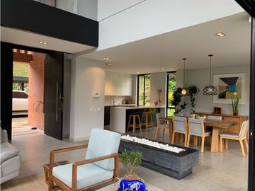 Venta de Hermosa Casa Alto de Palmas Unitas Cerrada Via Aeropuerto