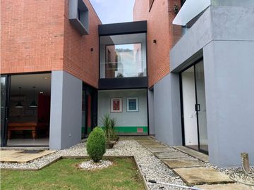 Venta de Hermosa Casa Alto de Palmas Unitas Cerrada Via Aeropuerto