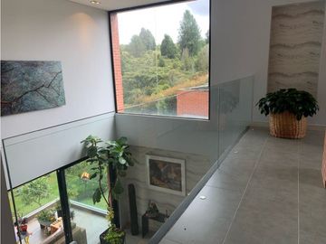 Venta de Hermosa Casa Alto de Palmas Unitas Cerrada Via Aeropuerto