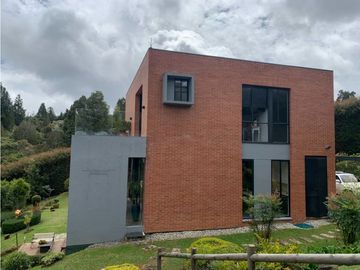 Venta de Hermosa Casa Alto de Palmas Unitas Cerrada Via Aeropuerto