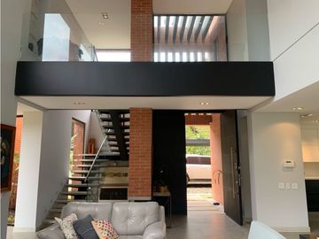 Venta de Hermosa Casa Alto de Palmas Unitas Cerrada Via Aeropuerto