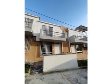 SE VENDE CASA DUPLEX EN MONTEBONITO DOSQUEBRADAS