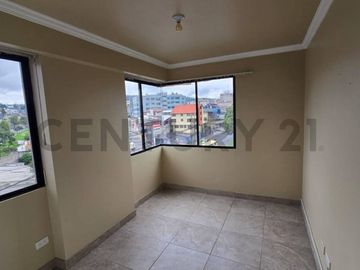 Se Vende apartamento Eloy Alfaro sector Los Laureles