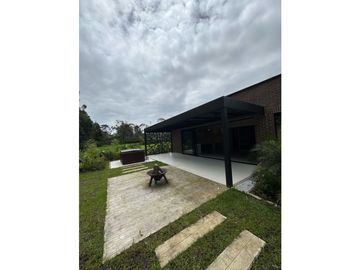Hermosa casa campestre nueva enParcelacion vía La Ceja- San Antonio