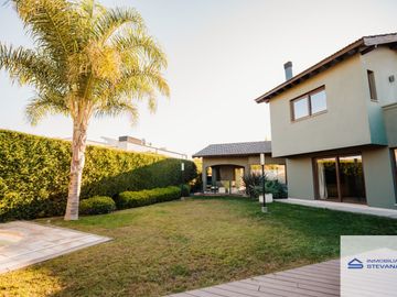 Casa en venta de 4 dormitorios c/ cochera en Maipú