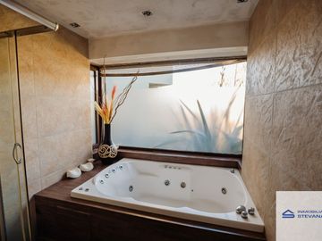 Casa en venta de 4 dormitorios c/ cochera en Maipú
