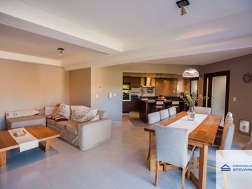Casa en venta de 4 dormitorios c/ cochera en Maipú