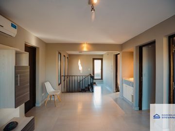 Casa en venta de 4 dormitorios c/ cochera en Maipú