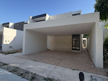 Casa en venta en Privada Varena Living, Santa Gertrudis Copo, Mérida