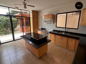 Casa de venta en Portón de las Lomas – código:21805