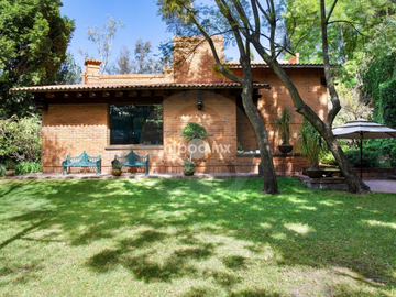 Casa en venta en Lomas de Tecamachalco