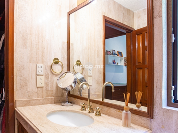 Casa en condominio en venta en Lomas de Tecamachalco