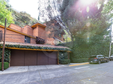 Casa en condominio en venta en Lomas de Tecamachalco