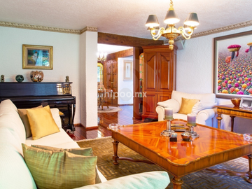 Casa en condominio en venta en Lomas de Tecamachalco