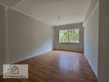 Recién remodelado! Duplex Barrio Lastarria para inversión con arrendatario