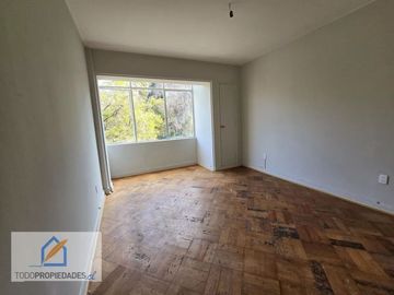 Recién remodelado! Duplex Barrio Lastarria para inversión con arrendatario
