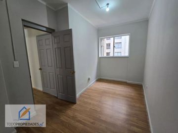 Recién remodelado! Duplex Barrio Lastarria para inversión con arrendatario
