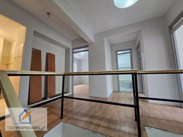 Recién remodelado! Duplex Barrio Lastarria para inversión con arrendatario