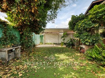 Casa en pasaje para remodelar con gran potencial.