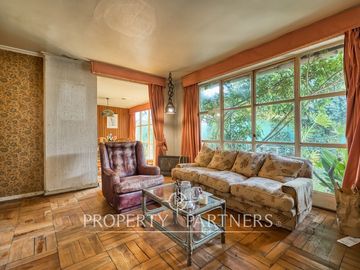 Casa en pasaje para remodelar con gran potencial.