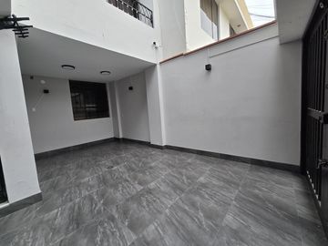 VENDO DEPARTAMENTO EN BELLAVISTA, CON ESTACIONAMIENTO